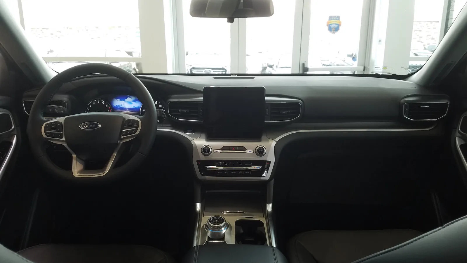 مقصورة فورد إكسبلورر لفحص التجهيزات والراحة العائلية