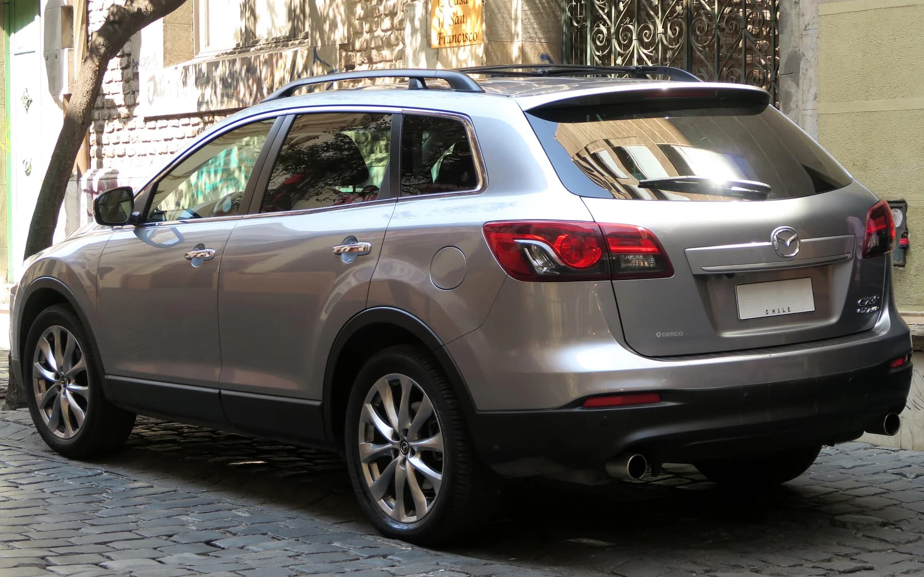 مازدا CX-9 أقدم كمثال على اختلاف السنوات والحالة