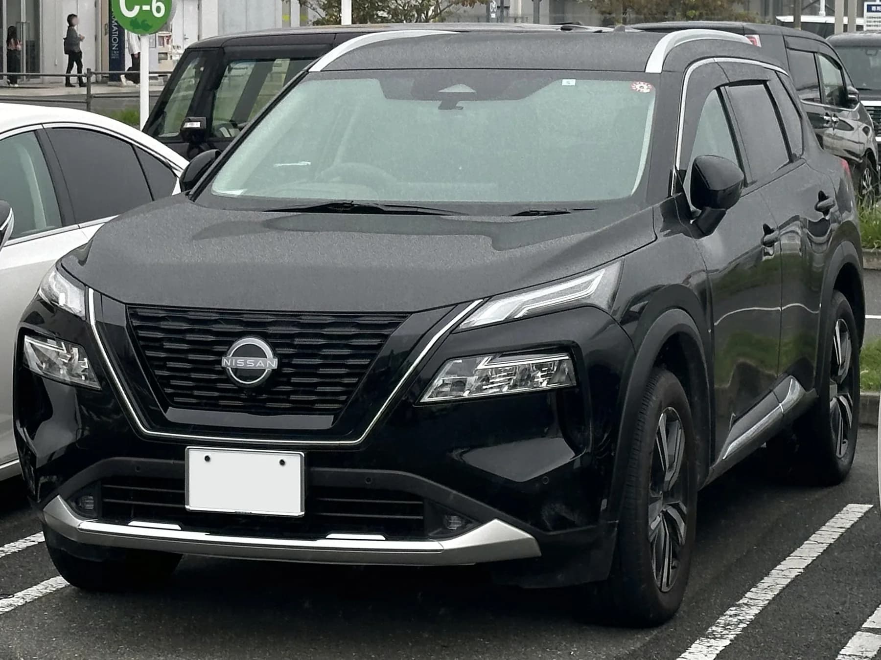 نيسان اكس تريل كسيارة SUV عائلية متعددة الاستخدامات
